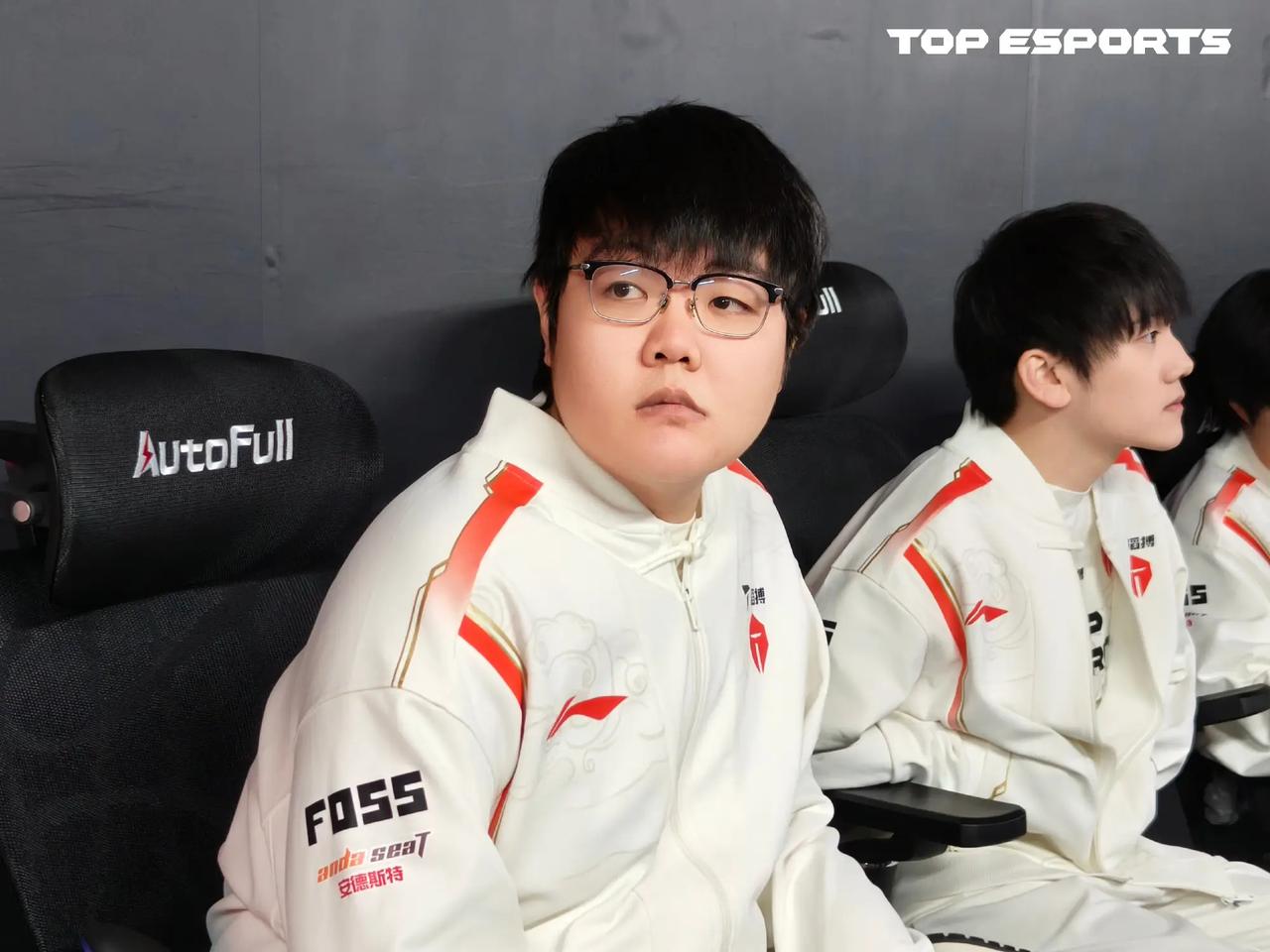 NG体育官方入口Karsa回归赛场，势不可挡首场状态亮眼，TES观众沸腾！的简单介绍