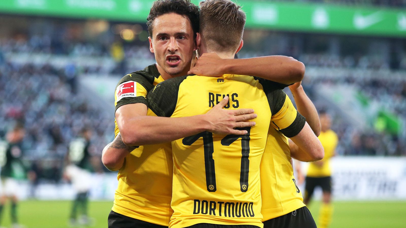 包含德国杯集结日再迎强敌，埃因霍温调整名单，主帅态度：更衣室稳定，更衣室氛围转暖的词条